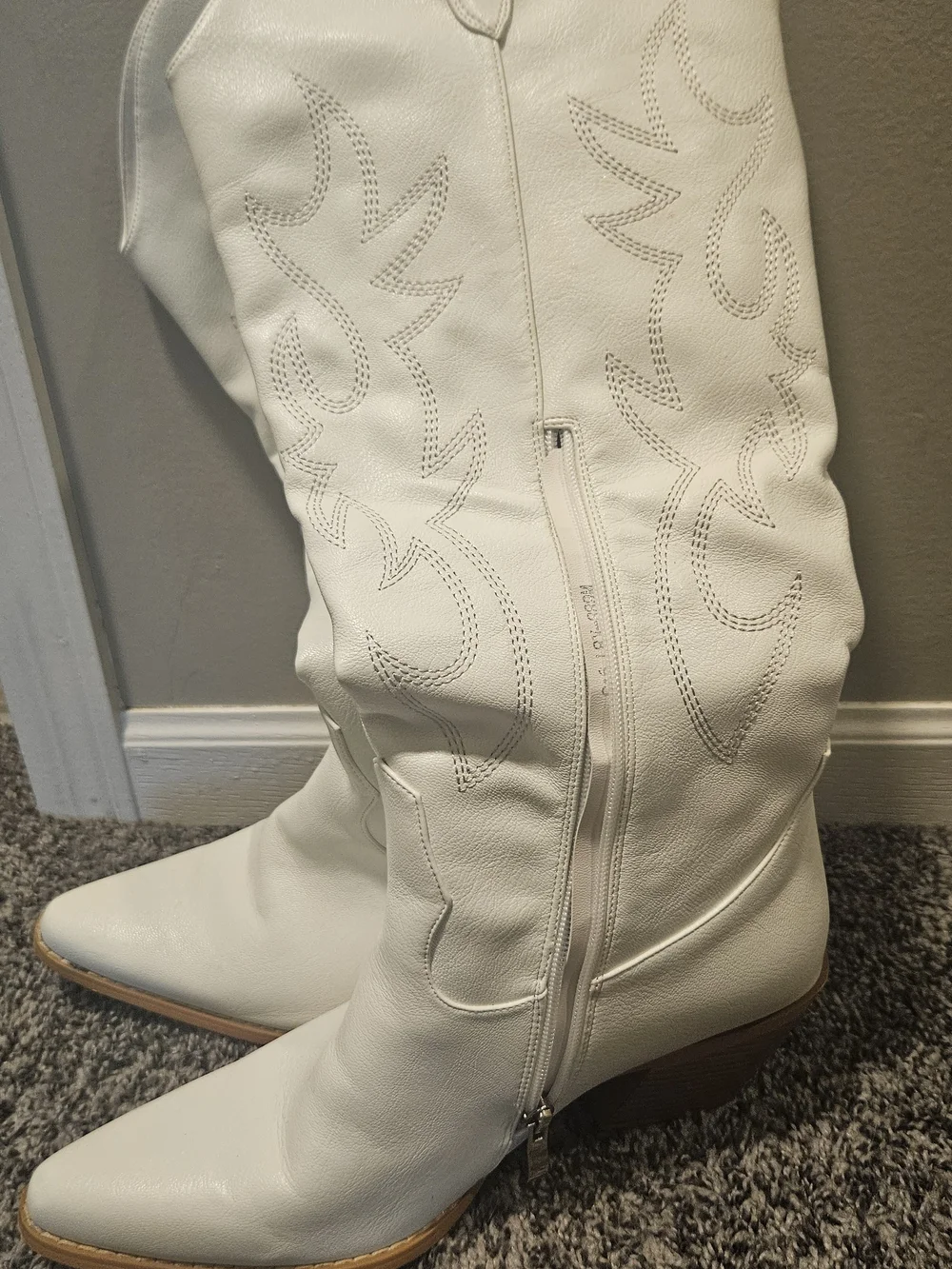 Women’s White Western Knee-High Boot - Classic Cowboy Style